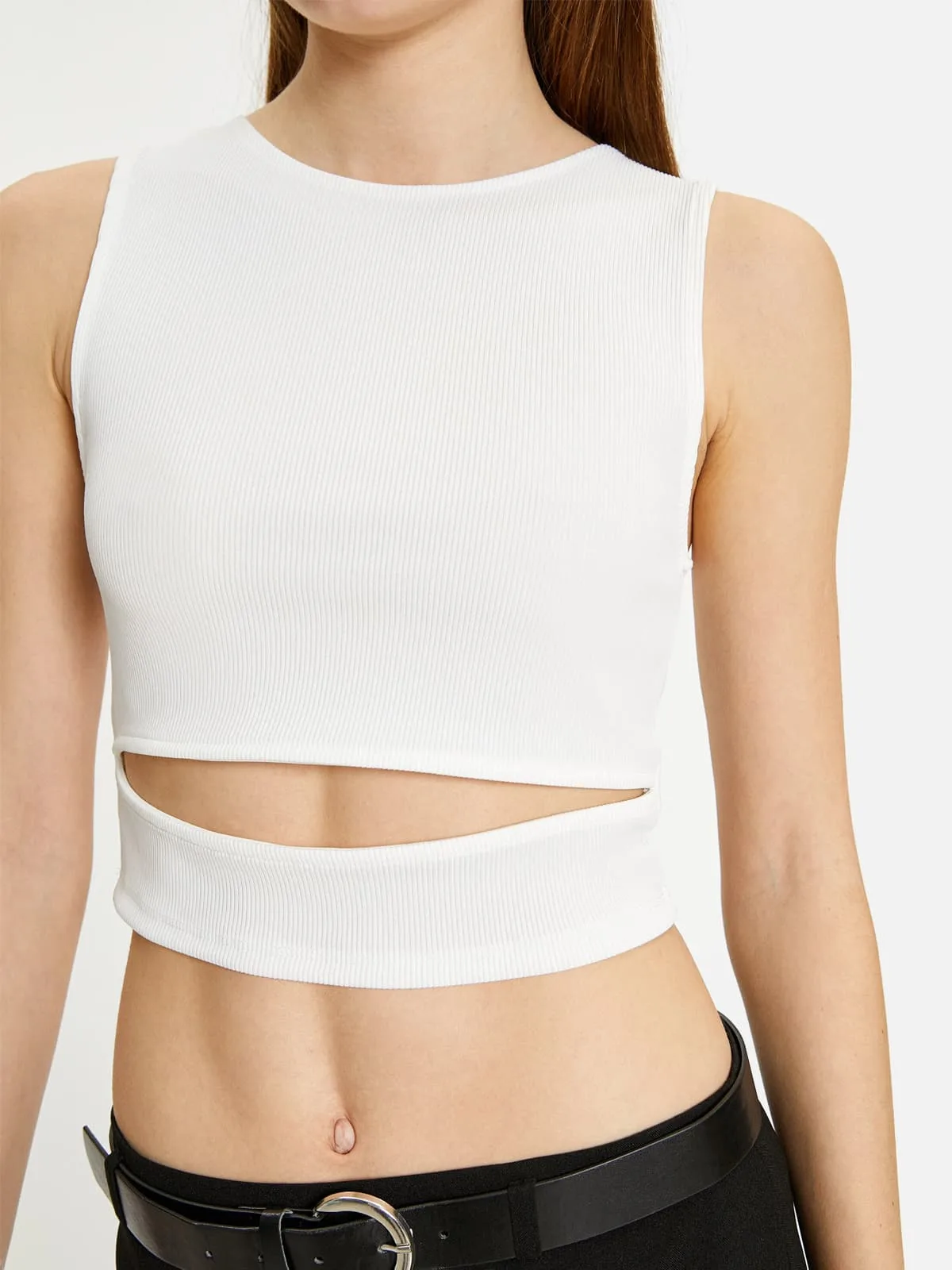 Short-Fit Sporty Round Neck T-shirt - White - obrazek 2